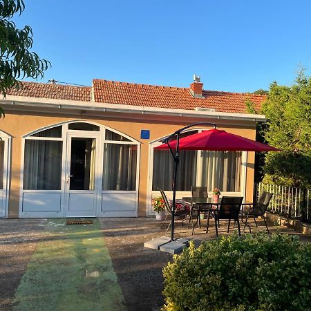 Appartamento Apartman Mateo Lozovac Esterno foto