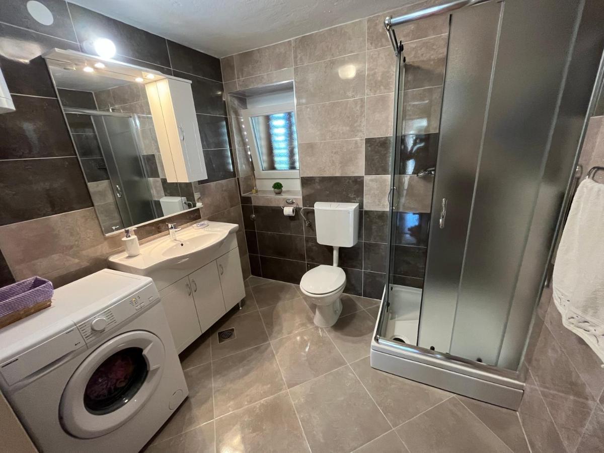 Appartamento Apartman Mateo Lozovac Esterno foto