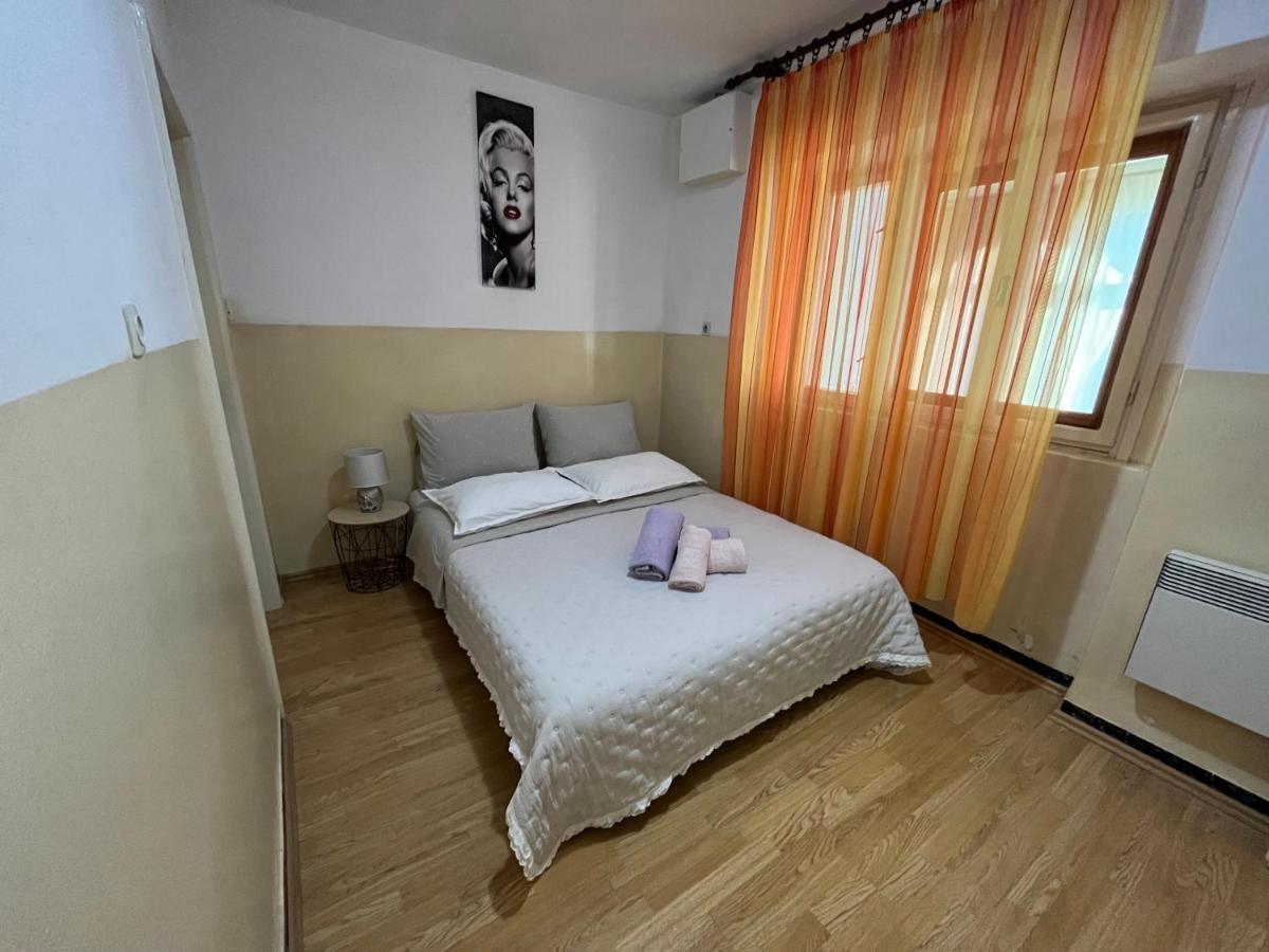 Appartamento Apartman Mateo Lozovac Esterno foto