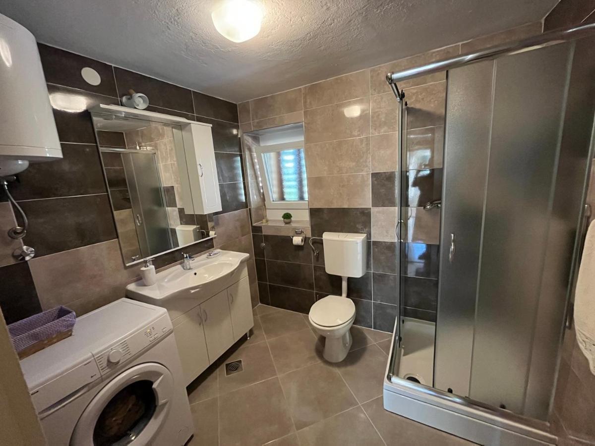 Appartamento Apartman Mateo Lozovac Esterno foto
