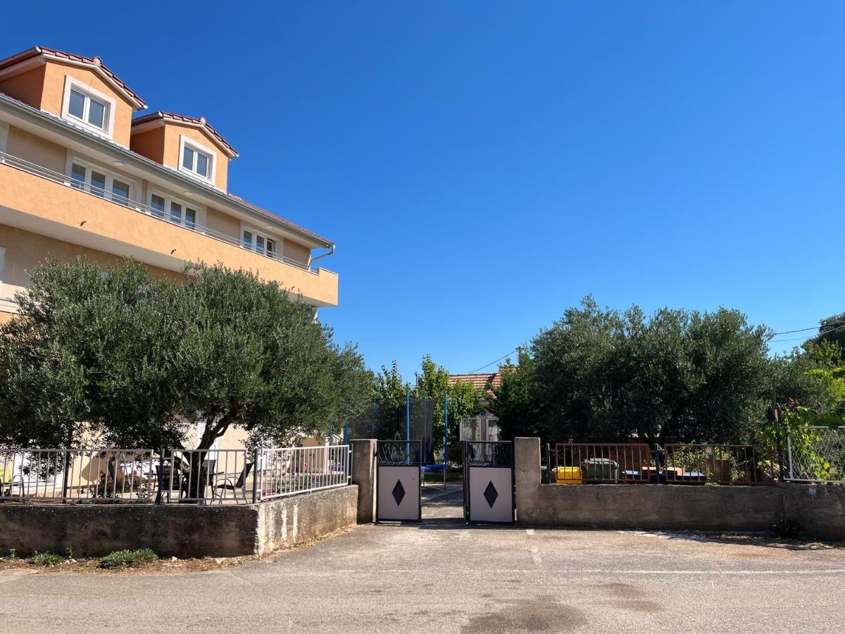 Appartamento Apartman Mateo Lozovac Esterno foto